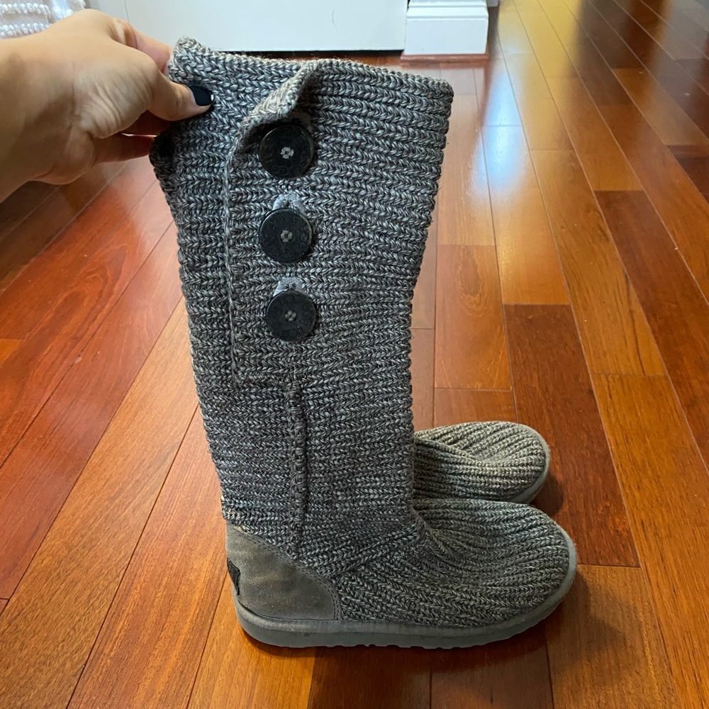 Grey sweater UGG boots